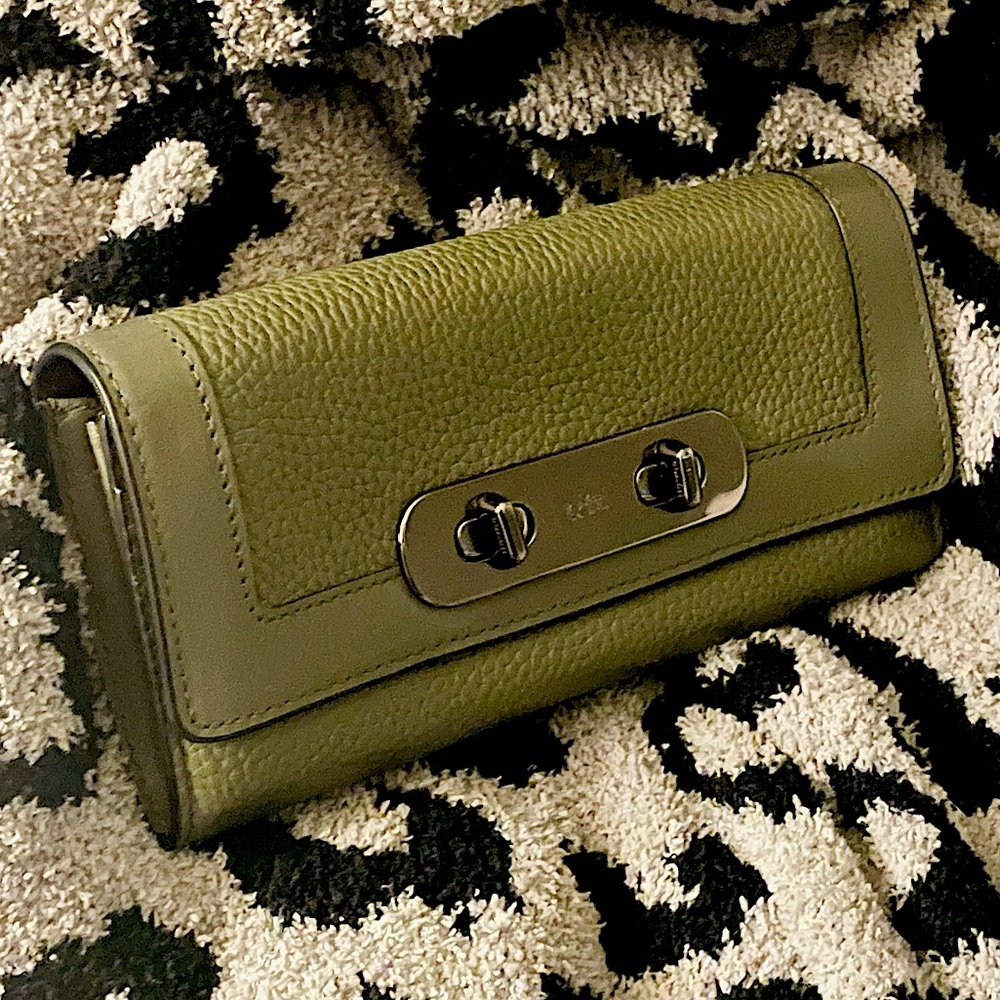 COACH Swagger Slim Envelope Wallet 🍀 Color Block Leather✳️ OFFERS WELCOME